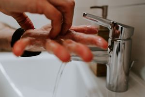 WHO: How to handwash? With soap and water 